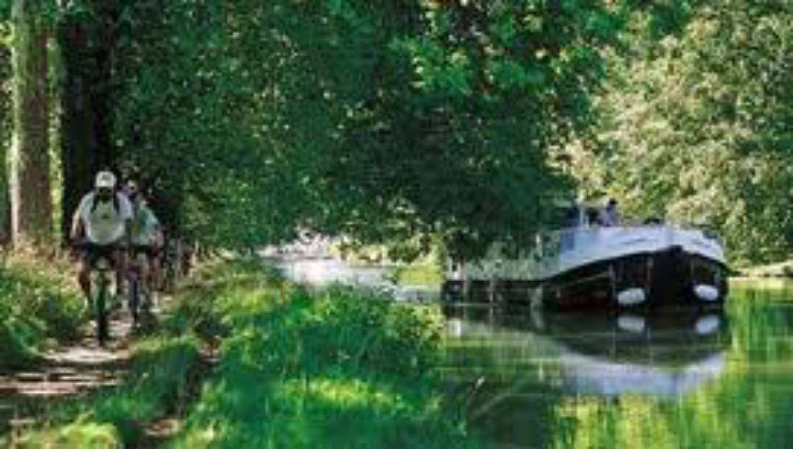 Naviguez sur le canal du midi à Vias Plage